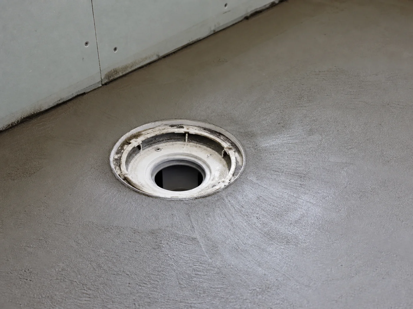 Golvbrunn och fallspackling vid badrumsrenovering